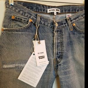 Levi’s redone cropped button fly jeans 26